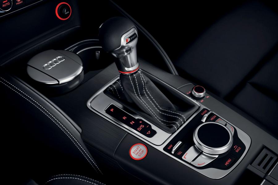 Детали интерьера Audi S3 (8V) 2013 года  (WW) (фото 3 из 101)